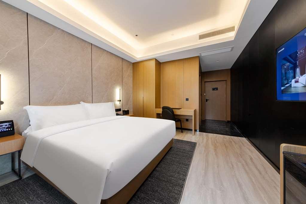 Ramada By Wyndham Wuhan Hankou Oda fotoğraf